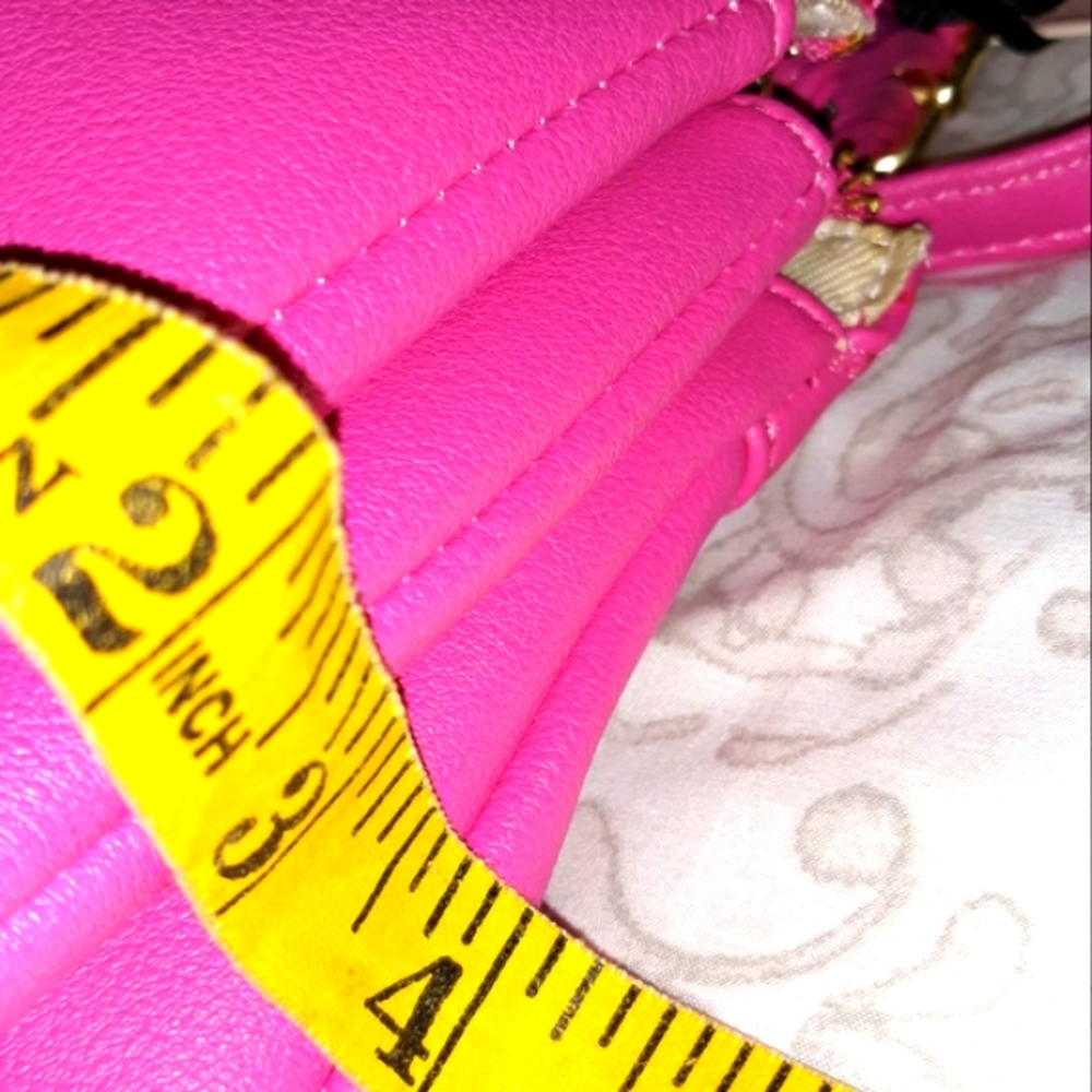 NWT, Beautiful  Juicy Couture cross body purse - Picture 9 of 16